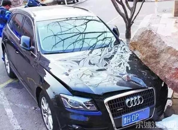 如何停车防火防盗防雷电 锁车前关闭车窗