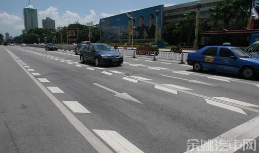 切记这些标识线含义 不按规定行罚款又扣分