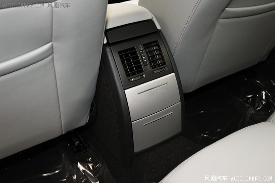 精确导购:1.6L自动档合资三厢车 实用派(3)