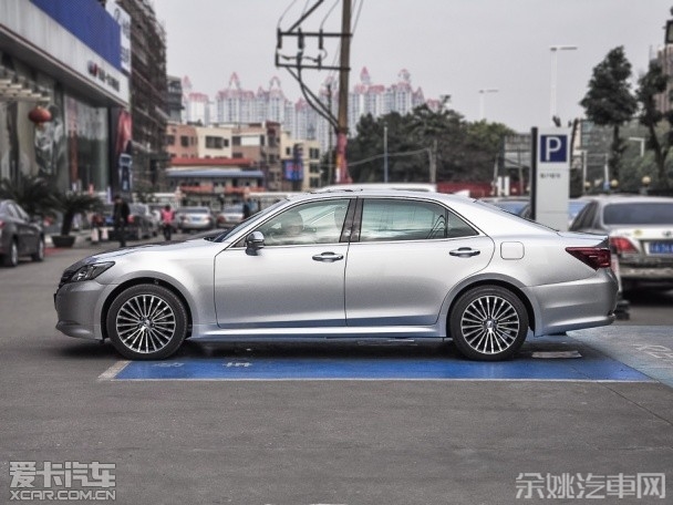 一汽丰田2015款皇冠