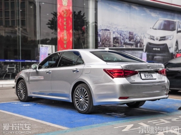 一汽丰田2015款皇冠